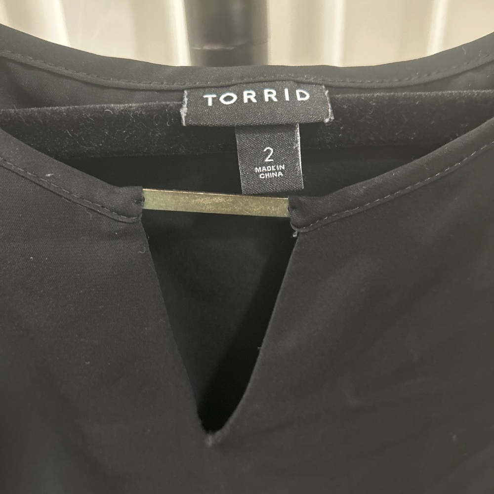 Black Blouse Torrid Size 2 - Picture 2 of 3